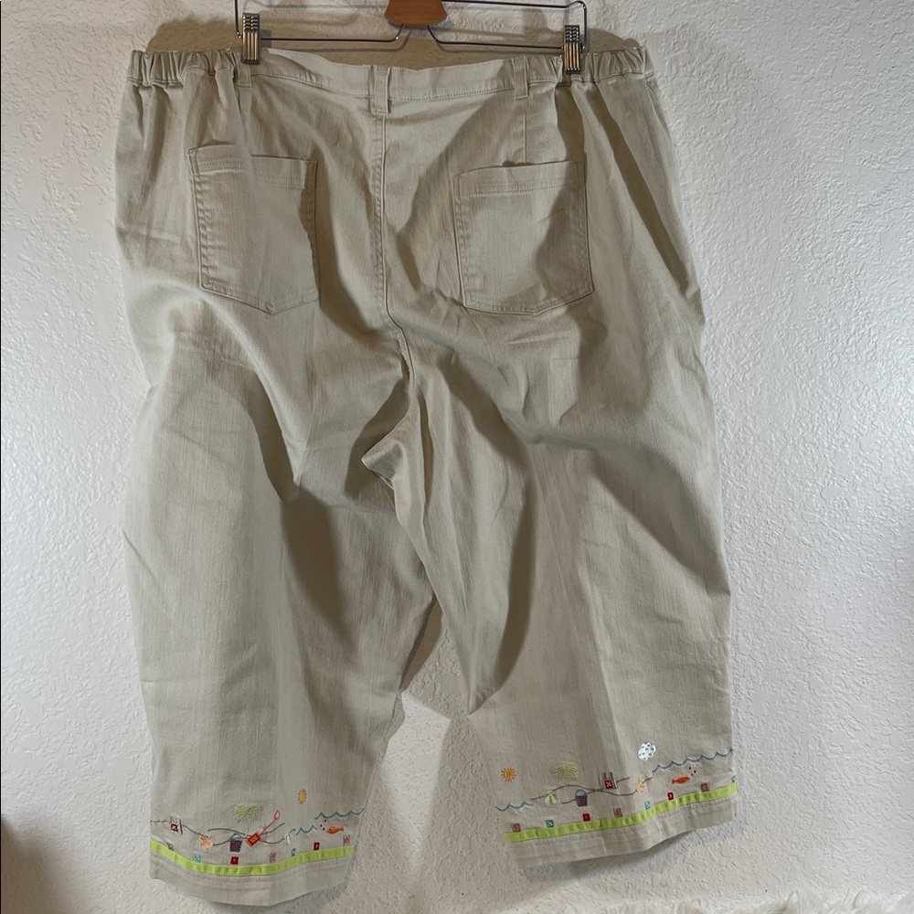 C.J. Banks by Christopher & Banks Cream Embroidered Stretch Capri Pants 24W NEW - Picture 4 of 10